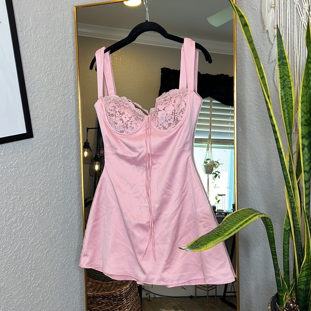 HOUSE OF CB 'Adriana' Rose Satin And Lace Mini Dress NWOT - Picture 9 of 11
